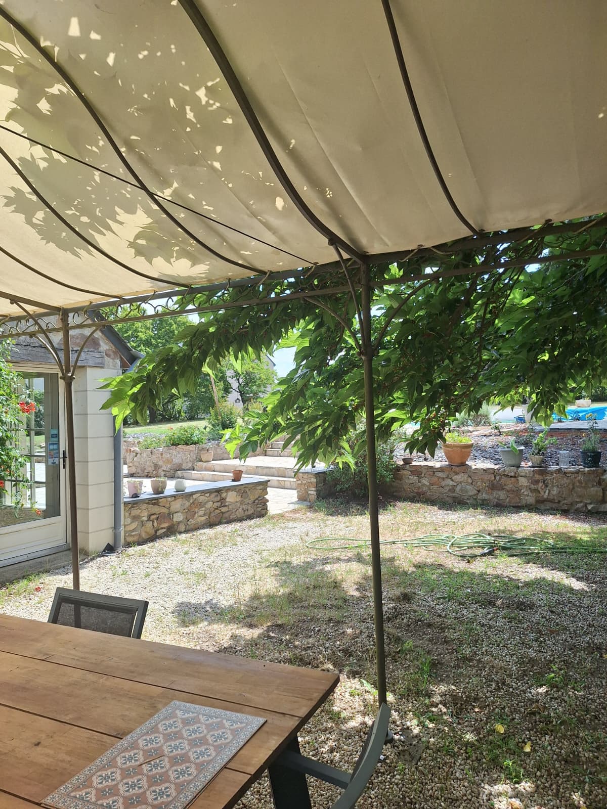 La pergola sous le mûrier — vue 3